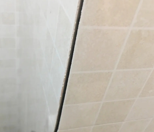 峨眉山瓷砖空鼓维修公司分享阳台瓷砖脱落的修复过程可以分为以下几个步骤